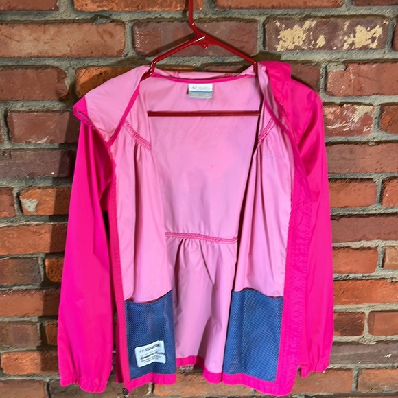 Girls Columbia raincoat hot pink - Picture 3 of 4